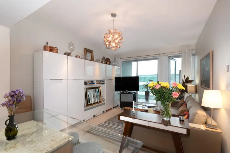 804 522 W 8TH AVENUE - photo 2 of 25