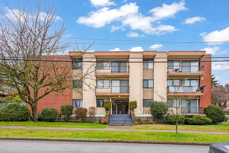 208 505 NINTH STREET - photo 1 of 25