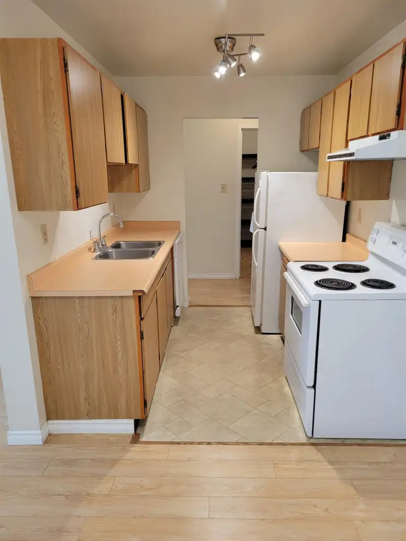 218 8500 LANSDOWNE ROAD - photo 1 of 8