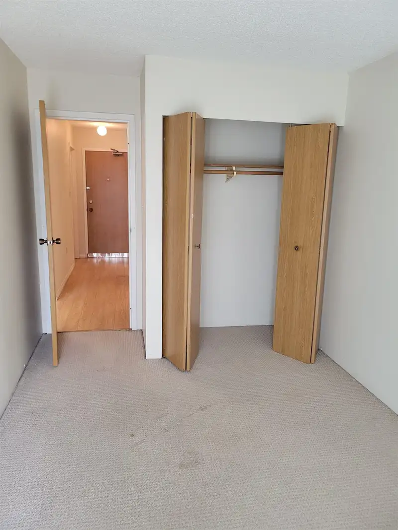 218 8500 LANSDOWNE ROAD - photo 2 of 8