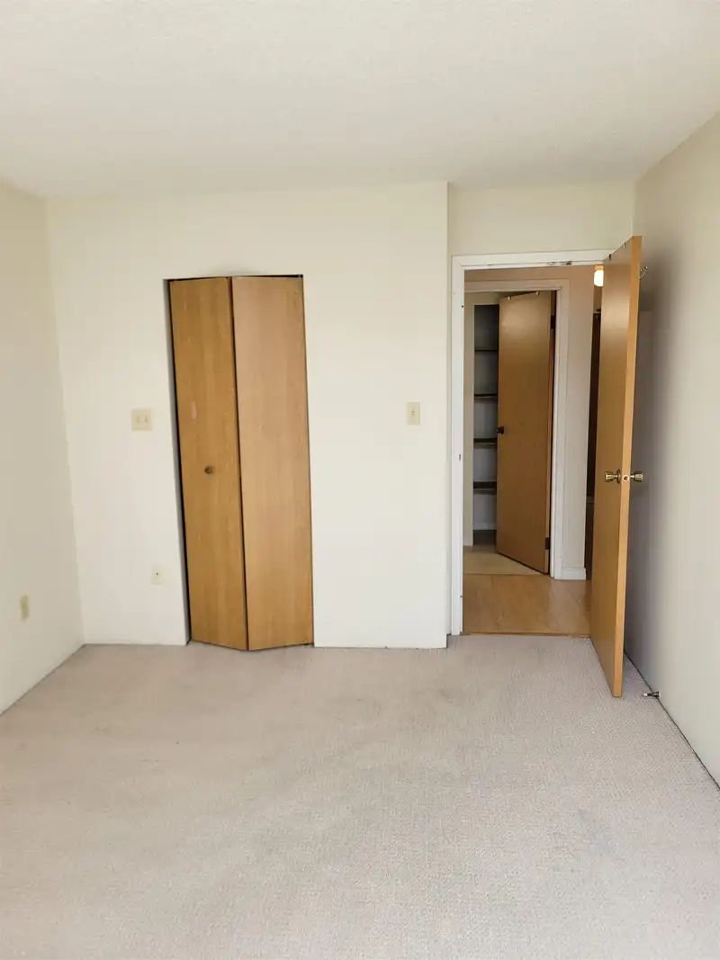 218 8500 LANSDOWNE ROAD - photo 3 of 8