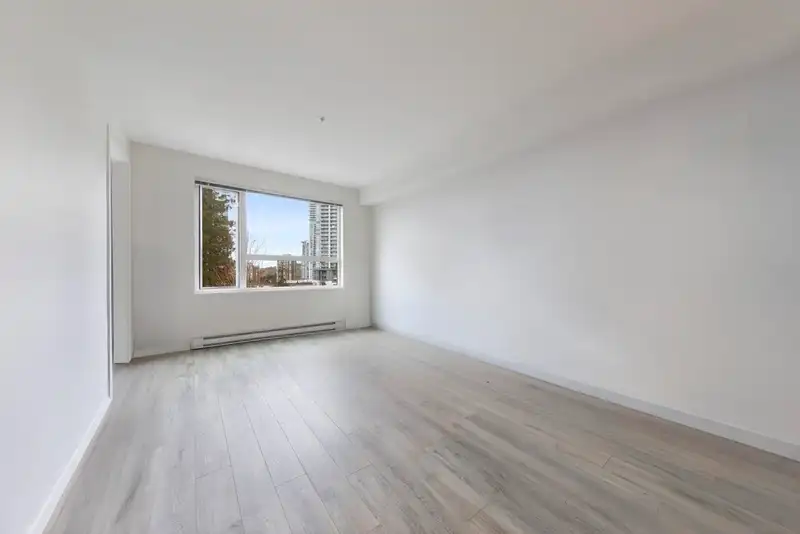 410 717 BRESLAY STREET - photo 2 of 17