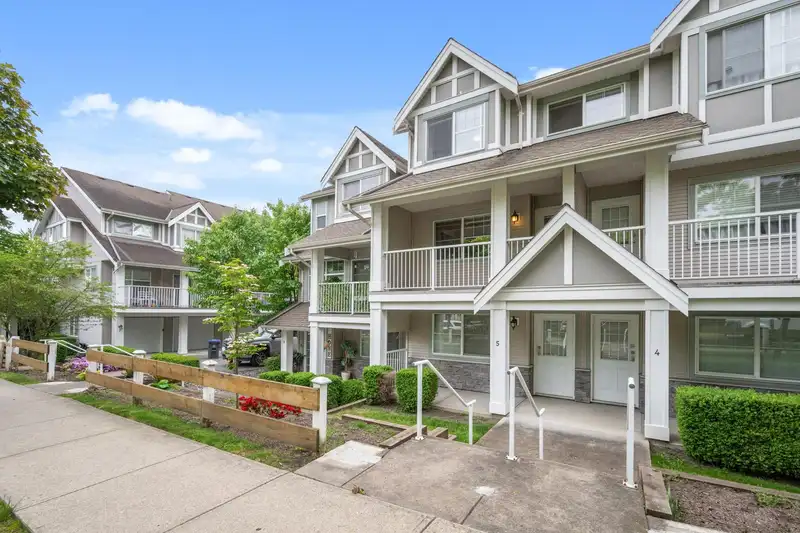 5 6555 192A STREET - photo 2 of 40