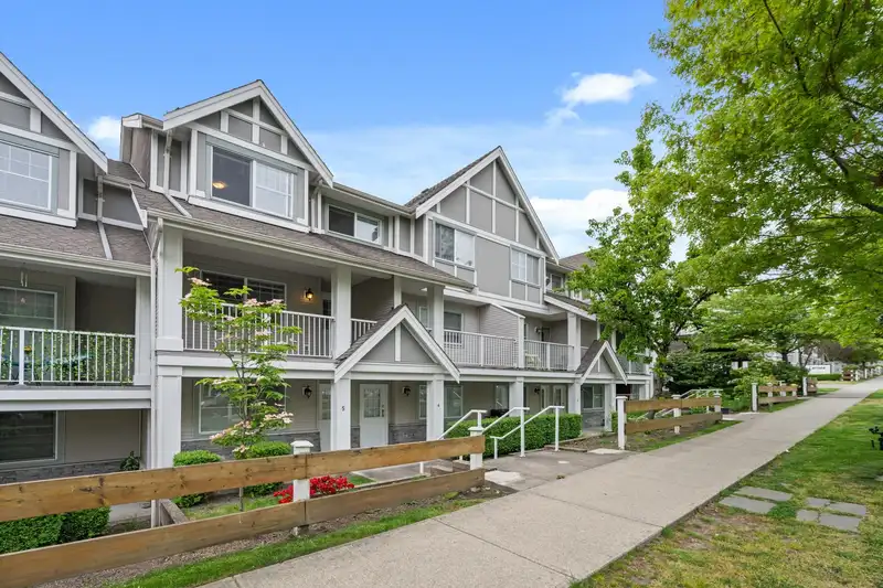 5 6555 192A STREET - photo 3 of 40