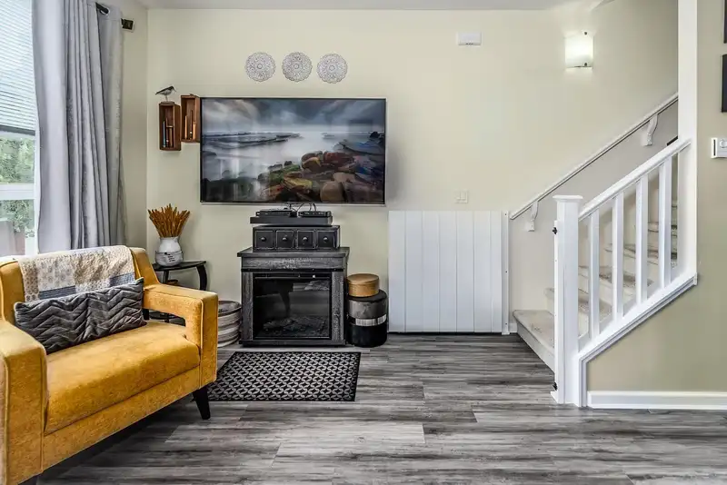 16 19505 68A AVENUE - photo 3 of 26
