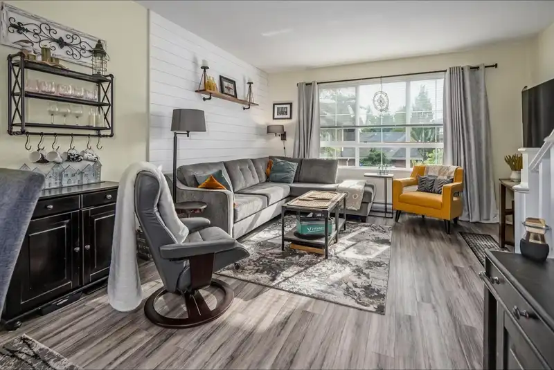 16 19505 68A AVENUE - photo 4 of 26
