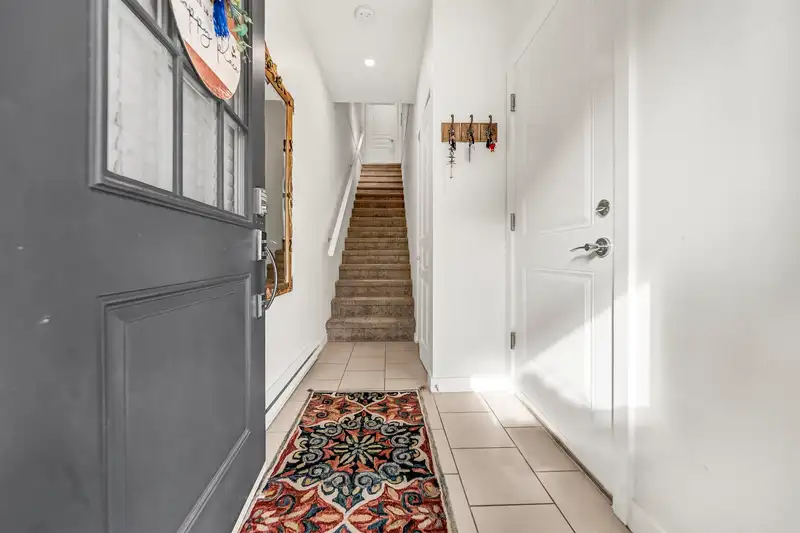 65 10489 DELSOM CRESCENT - photo 2 of 34