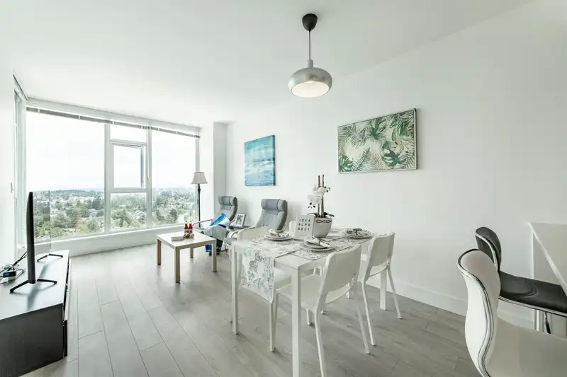 1806 7388 KINGSWAY - photo 1 of 13