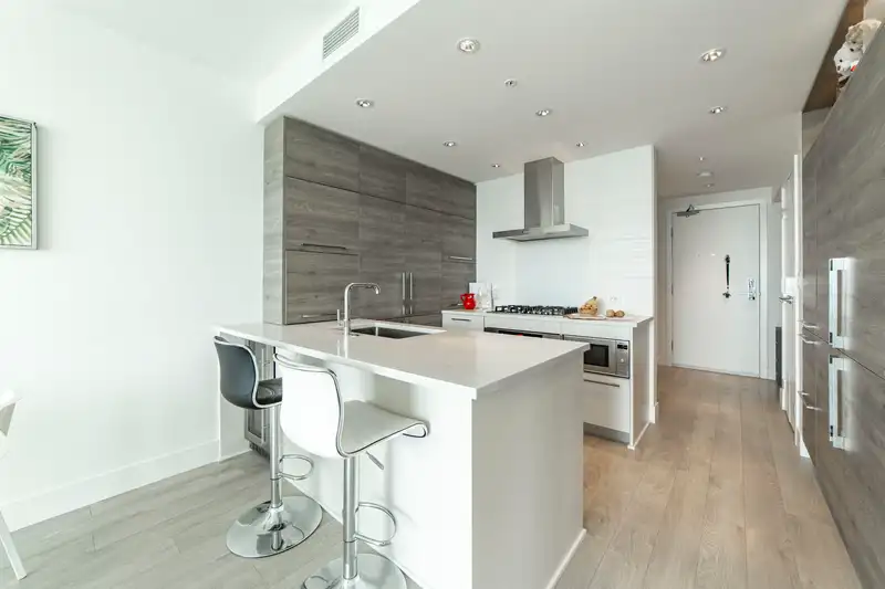 1806 7388 KINGSWAY - photo 2 of 13
