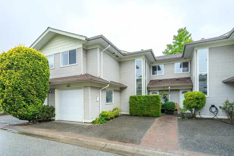 313 16233 82 AVENUE - photo 1 of 37