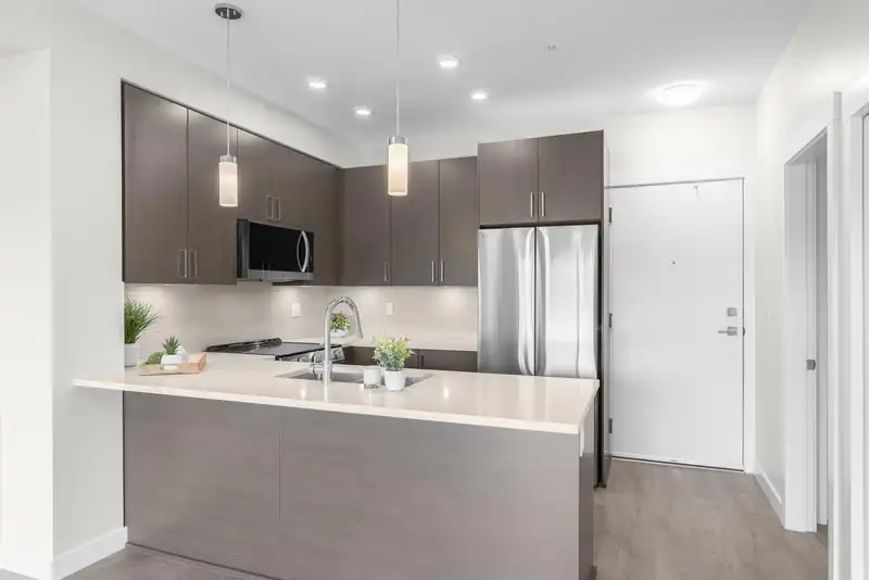 304 33886 PINE STREET - photo 2 of 37