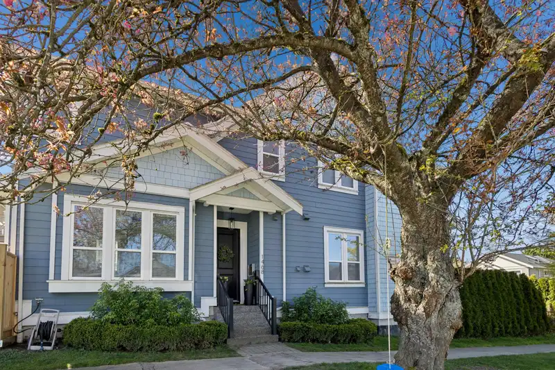 1468 E 21ST AVENUE - photo 4 of 31