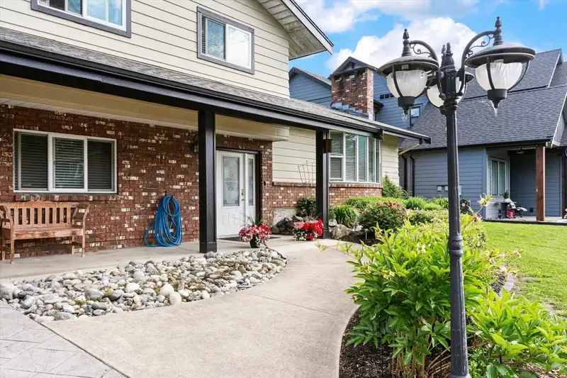46111 ROY AVENUE - photo 4 of 36