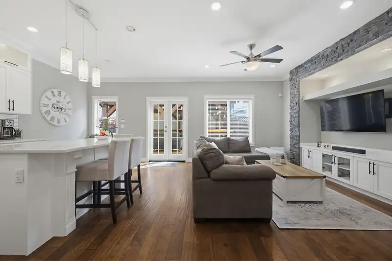 21030 80A AVENUE - photo 4 of 40