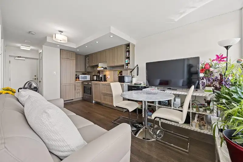 2606 5665 BOUNDARY ROAD - photo 1 of 21
