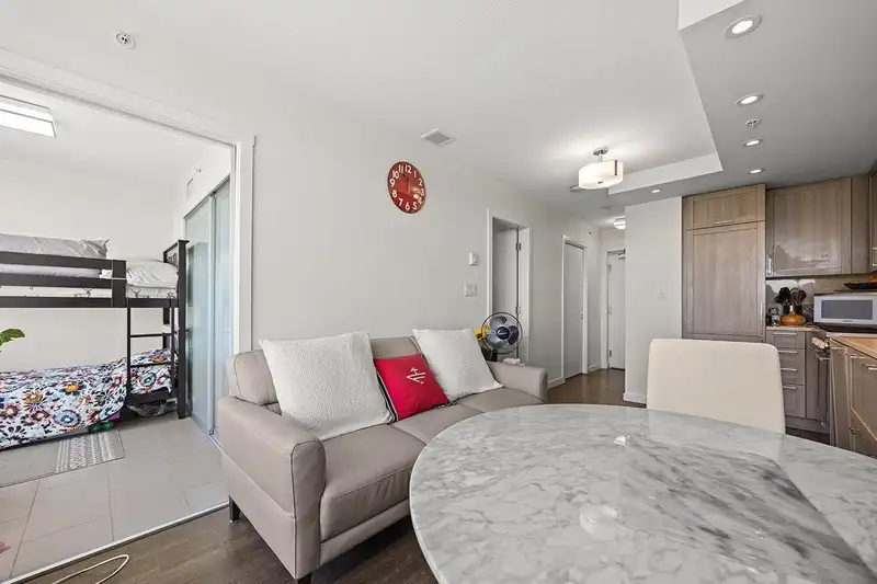 2606 5665 BOUNDARY ROAD - photo 4 of 21