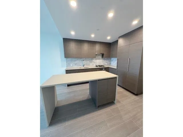 5509 2108 GILMORE AVENUE - photo 3 of 11