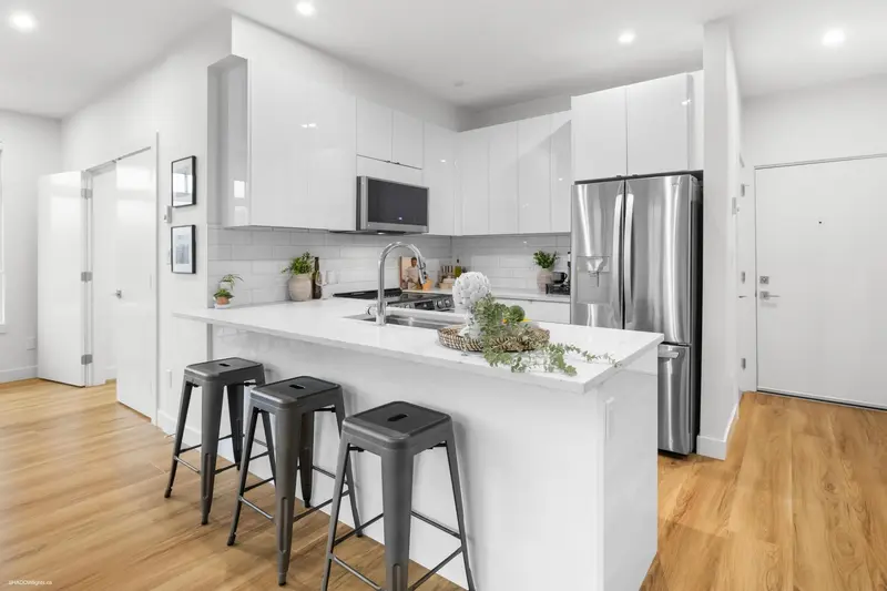 101 20081 68 AVENUE - photo 1 of 20