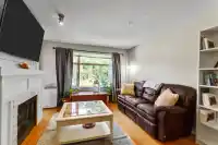 315 400 KLAHANIE DRIVE - thumbnail 3