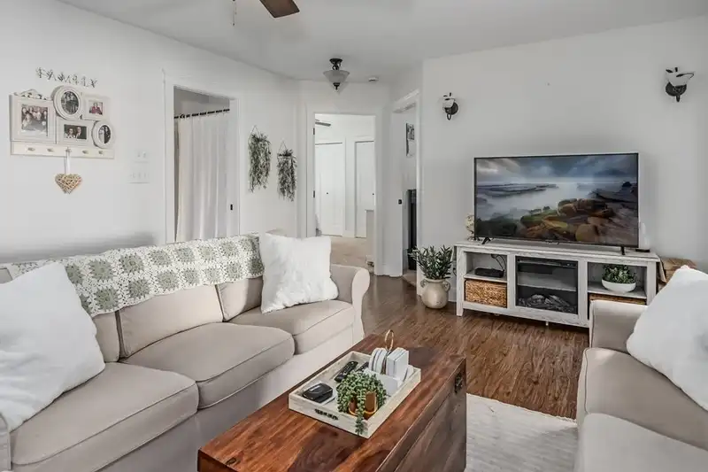 3553 MONASHEE STREET - photo 4 of 40