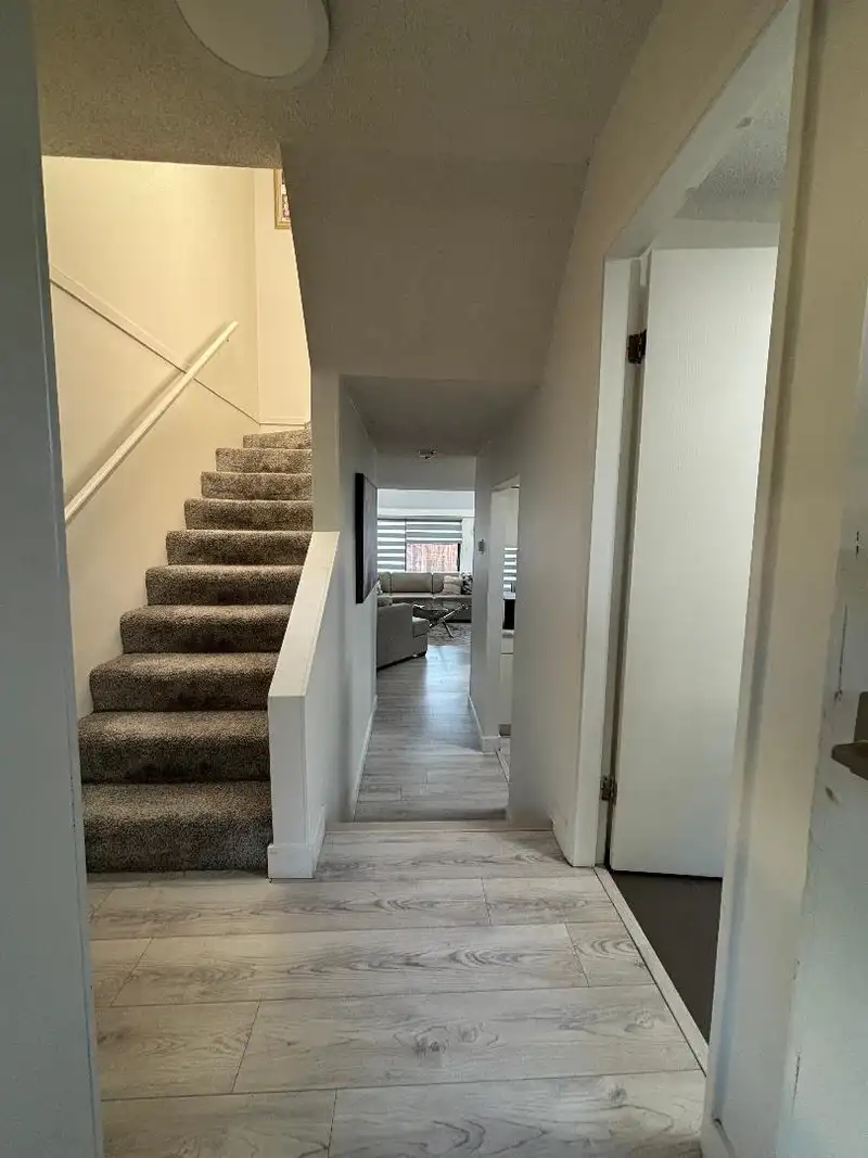 58 17710 60 AVENUE - photo 2 of 19