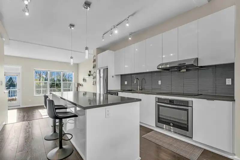 49 5550 ADMIRAL WAY - photo 3 of 35