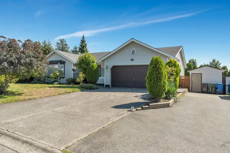 34678 SANDON DRIVE - photo 3 of 40