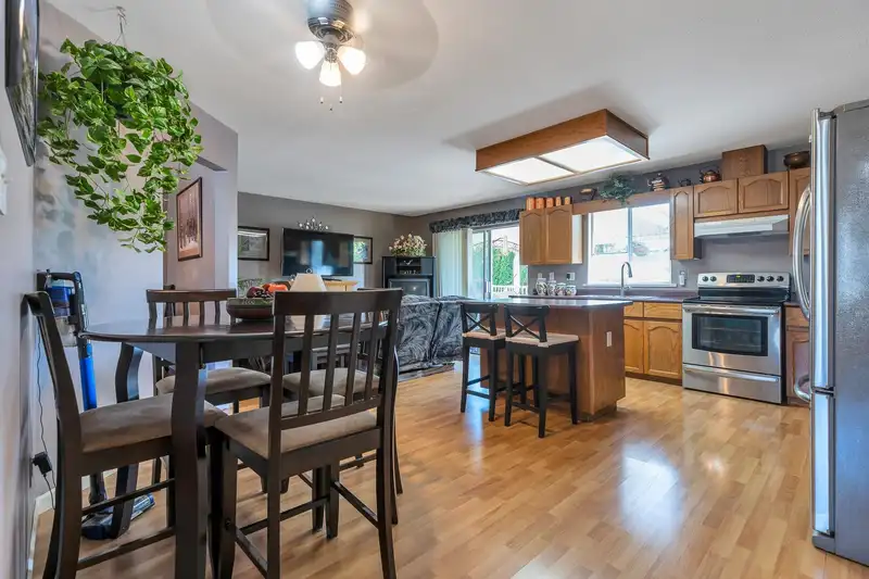 34678 SANDON DRIVE - photo 4 of 40