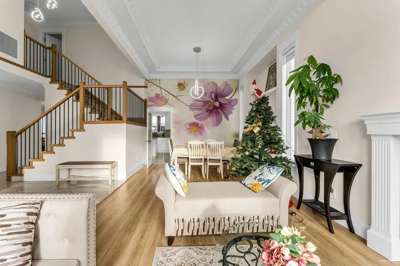 18011 63B AVENUE - photo 4 of 25