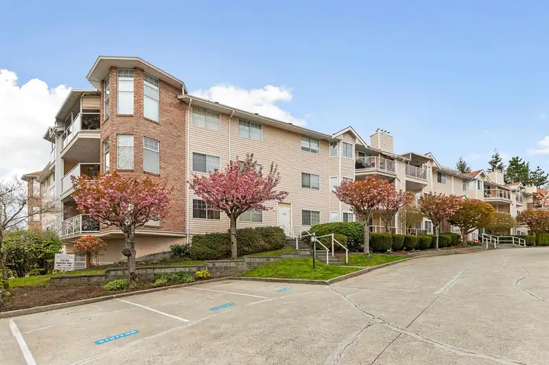 111 22611 116 AVENUE - photo 1 of 37