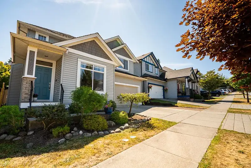 16576 59A AVENUE - photo 4 of 40