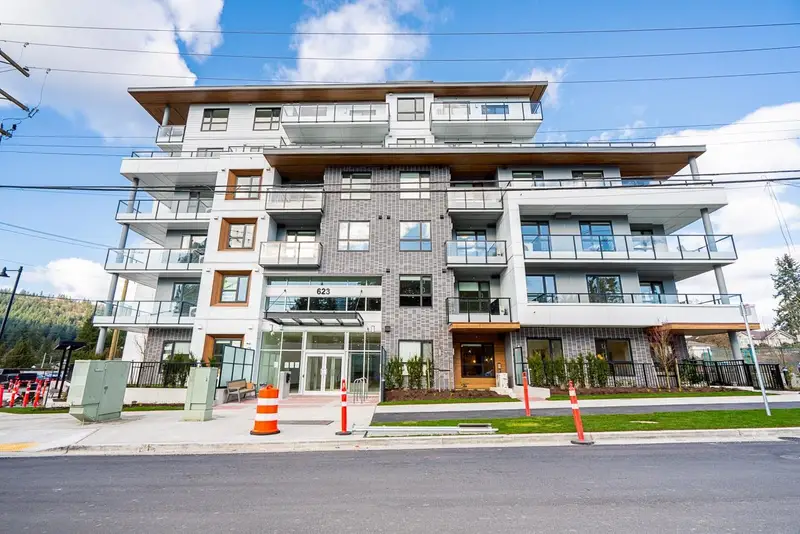 411 623 KEMSLEY AVENUE - photo 1 of 25