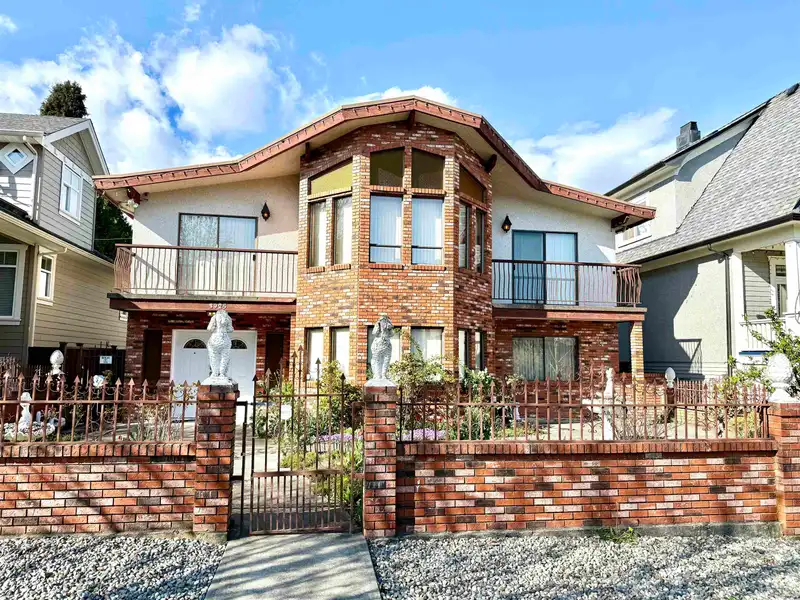 3925 PANDORA STREET - photo 1 of 31