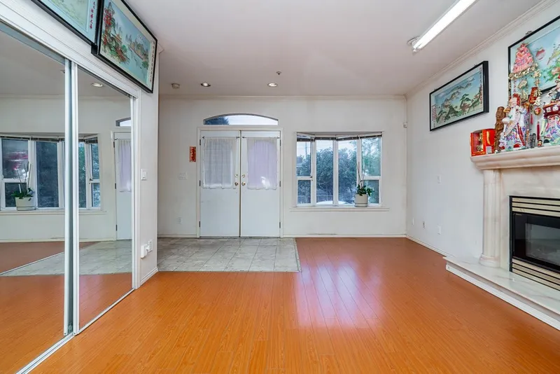 3288 SCHOOL AVENUE - photo 4 of 25