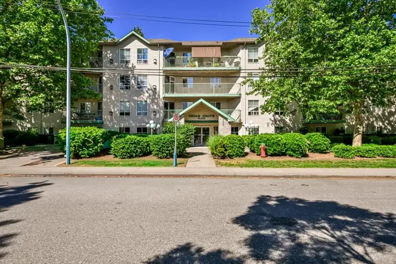 302 2435 CENTER STREET - photo 1 of 28