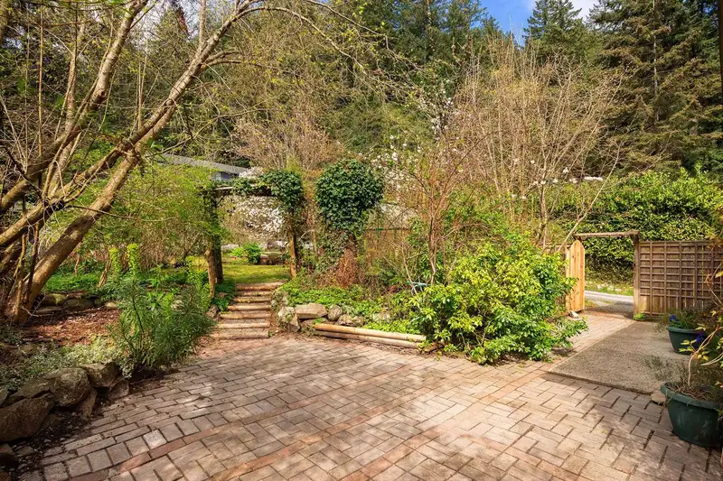 1347 EAGLE CLIFF ROAD - photo 2 of 26