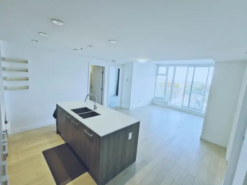 1005 4638 GLADSTONE STREET - photo 1 of 14