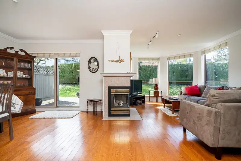 55 323 GOVERNORS COURT - photo 3 of 40
