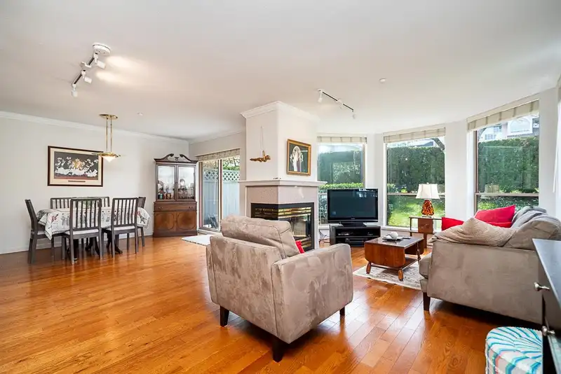 55 323 GOVERNORS COURT - photo 4 of 40