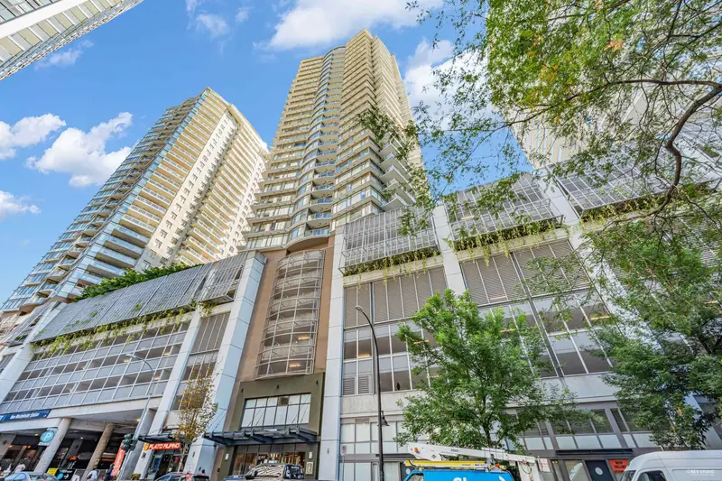 3303 892 CARNARVON STREET - photo 1 of 25