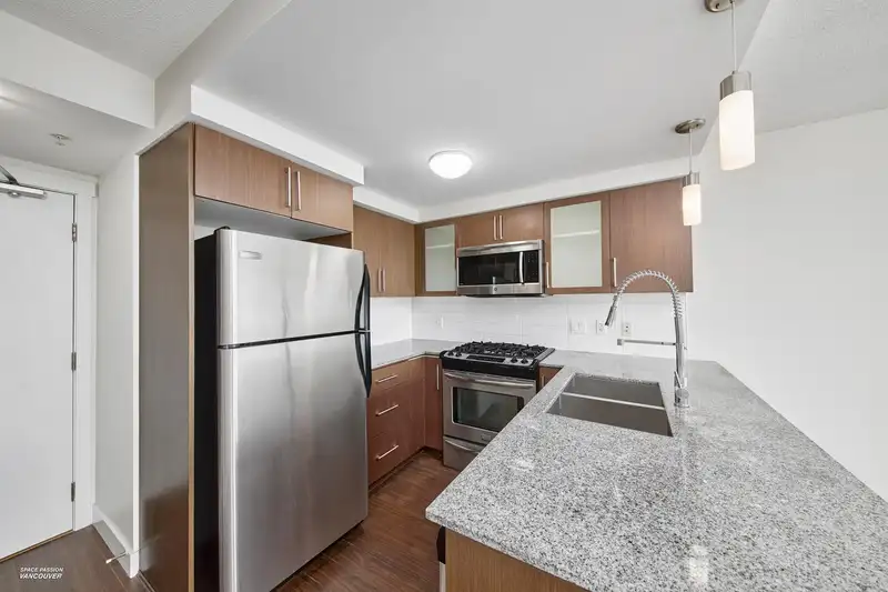 1508 8068 WESTMINSTER HIGHWAY - photo 2 of 17