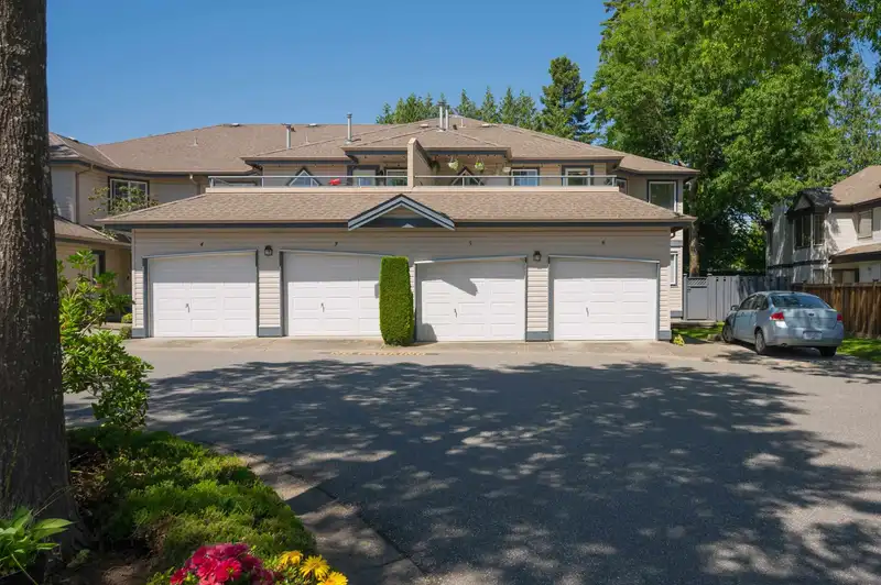 6 8388 158 STREET - photo 3 of 40
