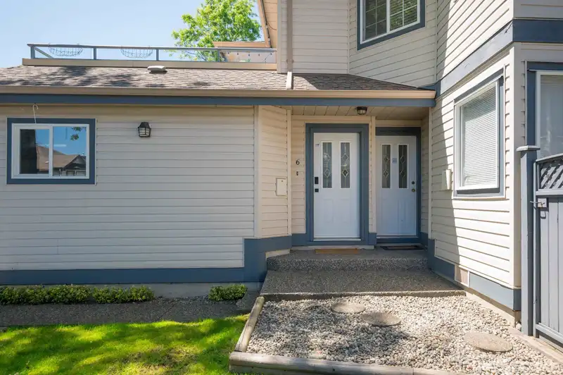 6 8388 158 STREET - photo 4 of 40