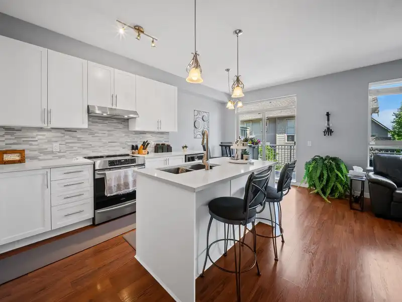 71 2738 158 STREET - photo 4 of 40