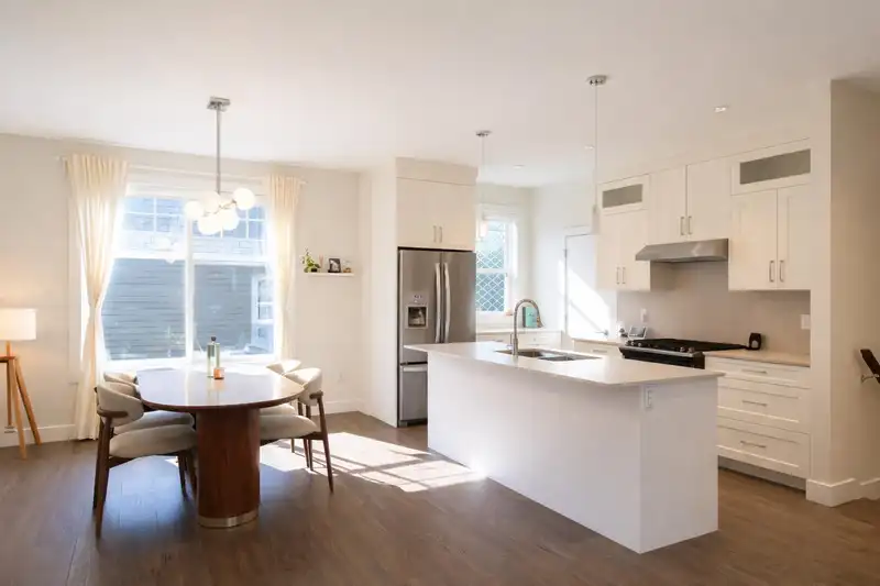 4 19483 74 AVENUE - photo 1 of 13