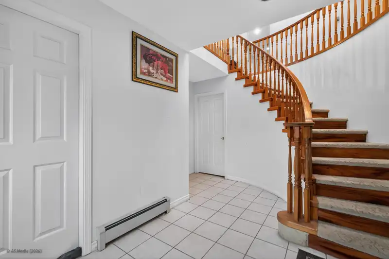 12369 64 AVENUE - photo 4 of 31