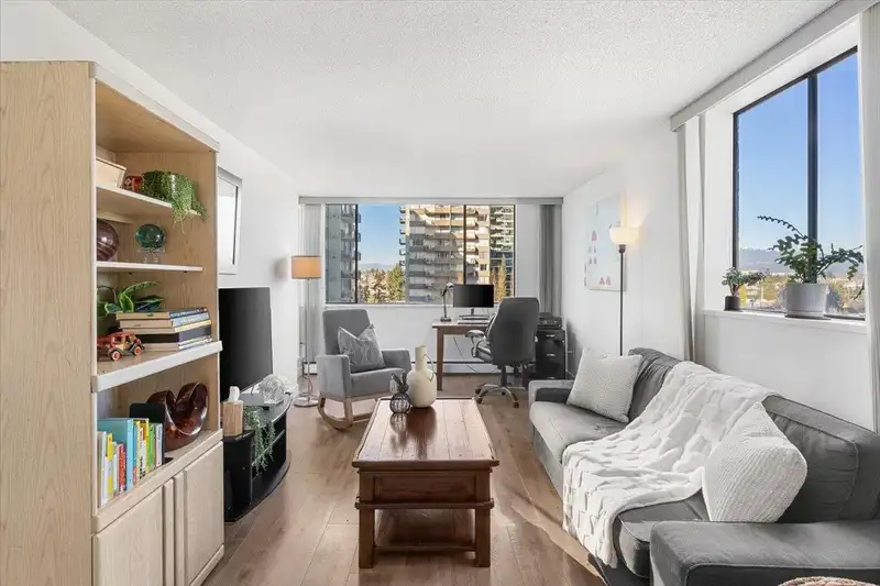 703 620 SEVENTH AVENUE - photo 2 of 35