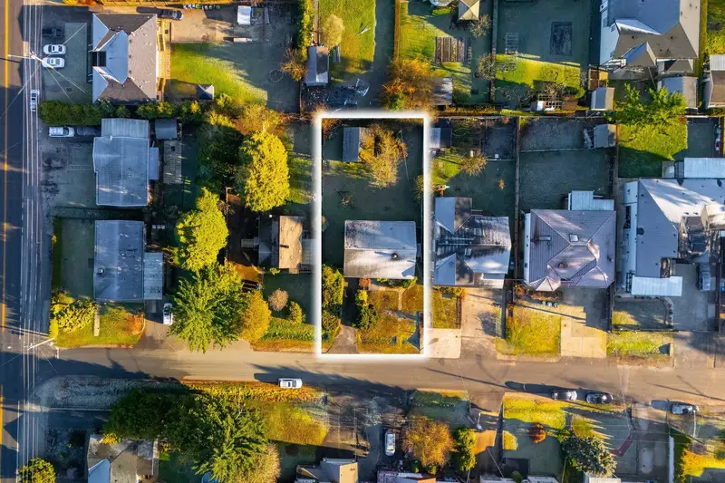 13817 BERG ROAD - photo 2 of 25