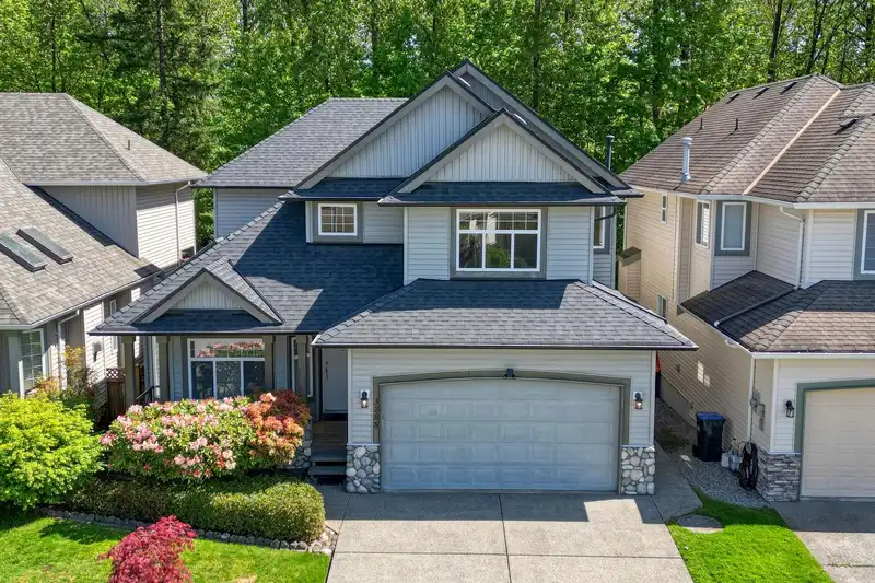 3288 OSBORNE STREET - photo 1 of 34