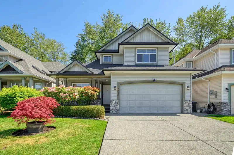 3288 OSBORNE STREET - photo 4 of 34